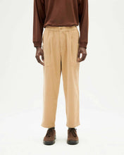 Load image into Gallery viewer, Pantalón beige pana Max - FIVE POCKETS
