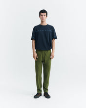 Load image into Gallery viewer, Pantalón recto verde Travel light
