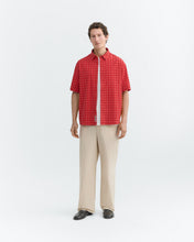 Cargar imagen en el visor de la galería, Camisa seersucker roja Paddy
