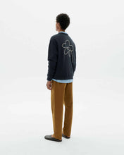 Cargar imagen en el visor de la galería, Sudadera bordada a mano flower Leon
