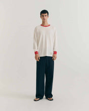 Load image into Gallery viewer, Camiseta manga larga puños rojos Emilio R
