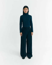 Load image into Gallery viewer, Pantalón wide leg tiro bajo navy Pat
