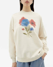 Load image into Gallery viewer, Sudadera blanca blurry flower Jimena
