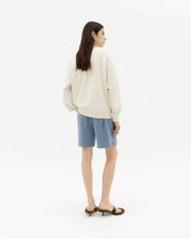 Load image into Gallery viewer, Sudadera blanca blurry flower Jimena
