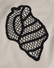 Load image into Gallery viewer, Sudadera bordada a mano shell Bonnie
