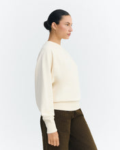 Load image into Gallery viewer, Sudadera bordada a mano shell Bonnie
