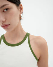 Cargar imagen en el visor de la galería, Top halter blanco contraste verde Harriet
