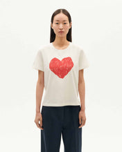 Load image into Gallery viewer, Camiseta blanca heart Ida
