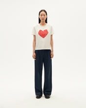 Load image into Gallery viewer, Camiseta blanca heart Ida
